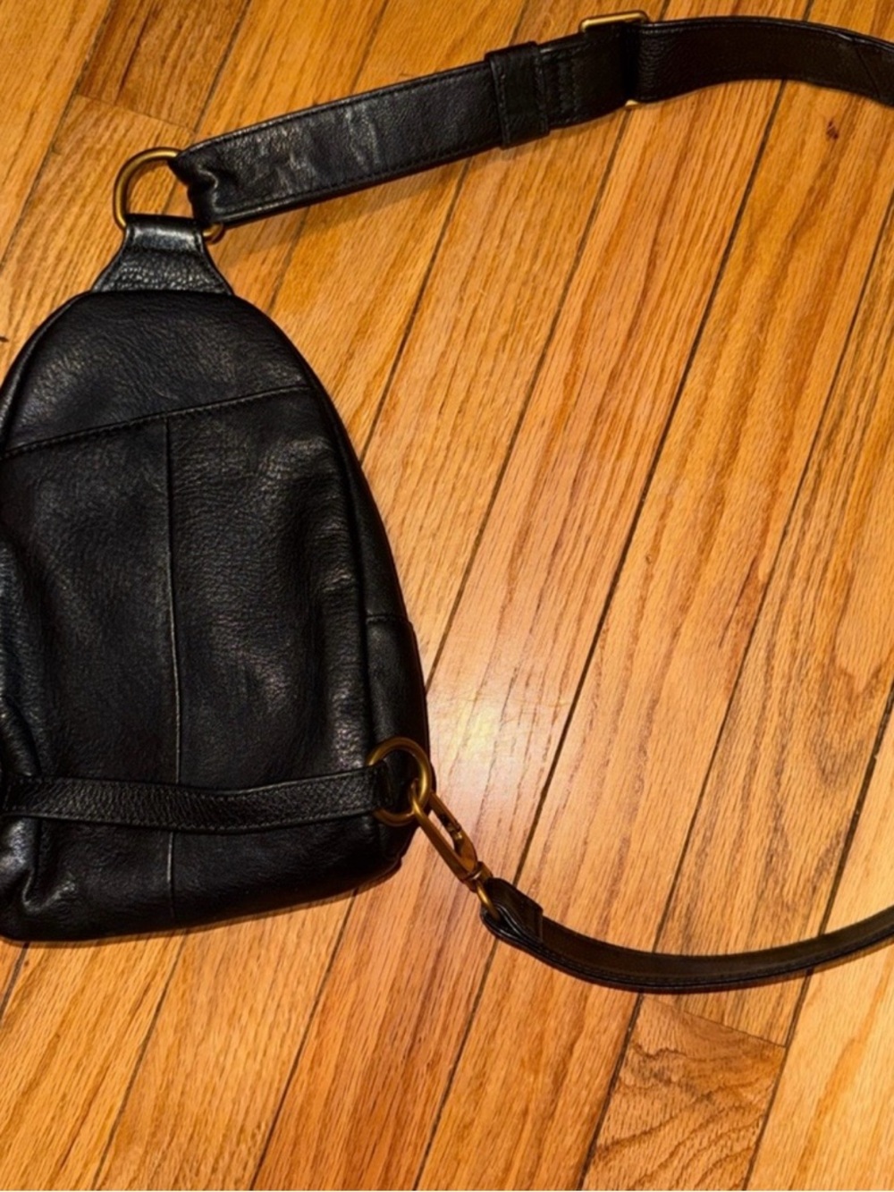 HOBO Black Leather Crossbody Sling Bag (fern) with Gold Hardware - Picture 3 of 4